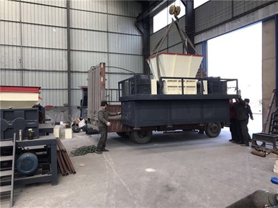 西藏四軸撕碎機(jī)、豫達(dá)機(jī)械、哪里有賣鐵皮桶四軸撕碎機(jī)